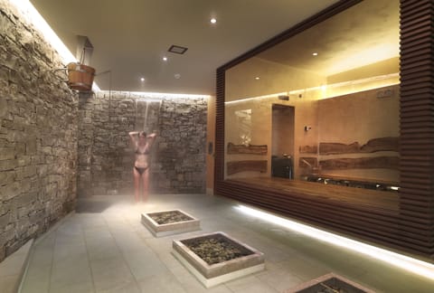 Sauna, spa tub, steam room, Turkish bath, body treatments, aromatherapy