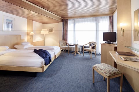 Comfort Double Room | Hypo-allergenic bedding, in-room safe, desk, free WiFi