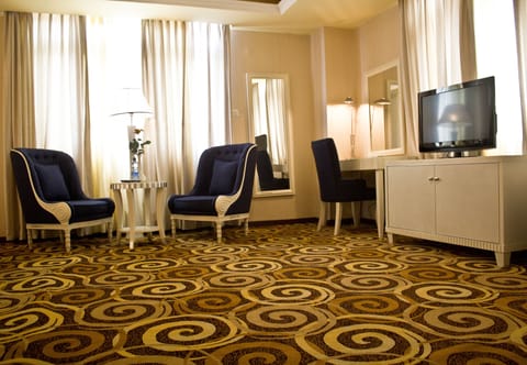 Deluxe Room | In-room safe, desk, soundproofing, iron/ironing board