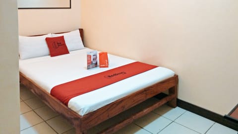 Double Room (Reddoorz) | Desk, free WiFi, bed sheets