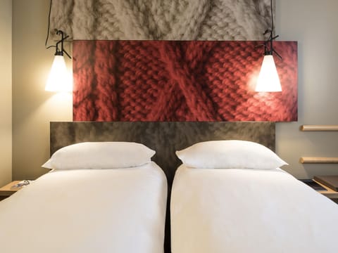 Room, 2 Twin Beds | In-room safe, desk, blackout drapes, soundproofing