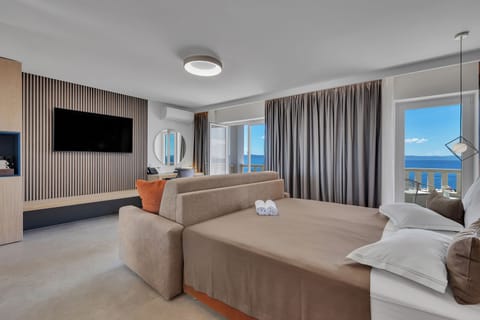 Superior Double Room, Sea View | In-room safe, blackout drapes, soundproofing, free WiFi