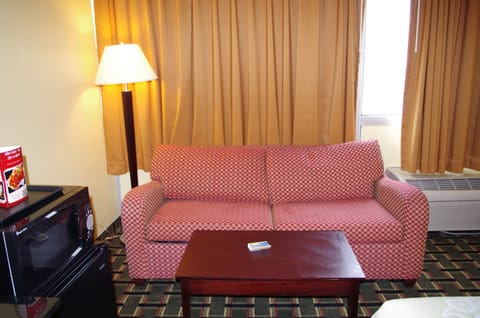 Premium bedding, desk, iron/ironing board, free WiFi