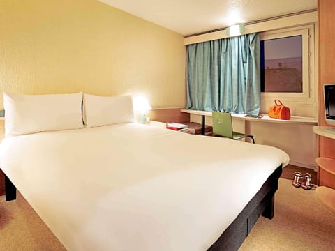 Standard Double Room, 1 Double Bed | Premium bedding, in-room safe, desk, soundproofing