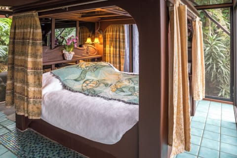 Premier Suite, Private Bathroom (Ali'i Suite) | WiFi