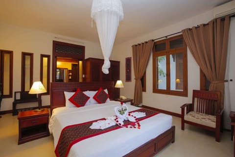 Villa, 1 King Bed, Garden Area | Living room | LCD TV