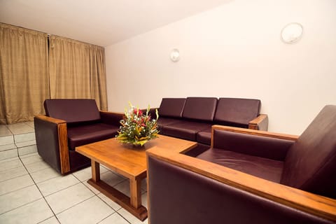 Bungalow Double | Living area | Flat-screen TV