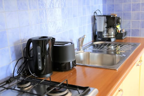 Fridge, espresso maker, coffee/tea maker, electric kettle