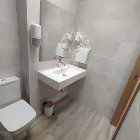 Standard Double Room | Bathroom | Shower, rainfall showerhead, designer toiletries, hair dryer