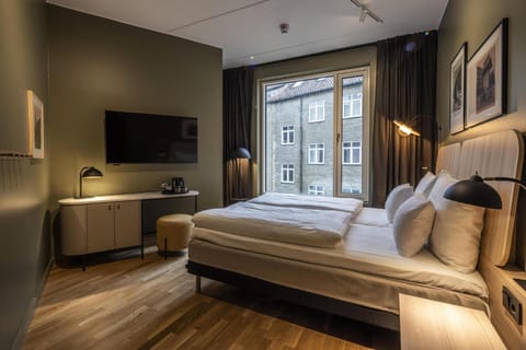 Room (King Plus) | In-room safe, bed sheets