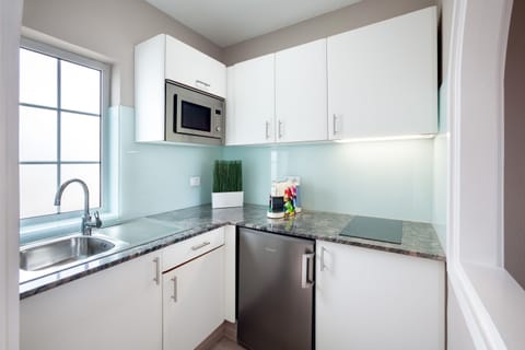 Xtra Room | Private kitchen | Fridge, microwave, stovetop, coffee/tea maker