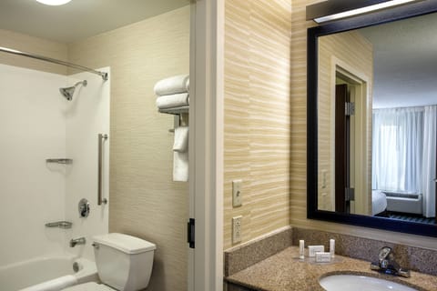 Suite, 1 Bedroom | Bathroom | Combined shower/tub, eco-friendly toiletries, hair dryer, towels
