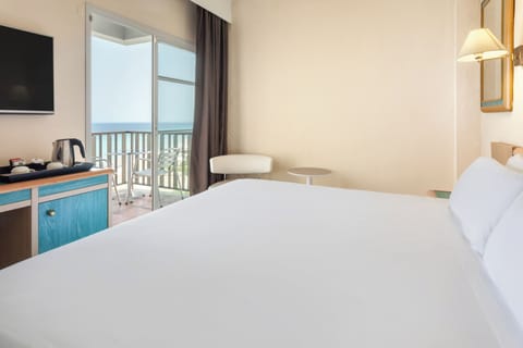 Standard Room, Sea View (Front Sea View Son Bou) | In-room safe, free WiFi, bed sheets