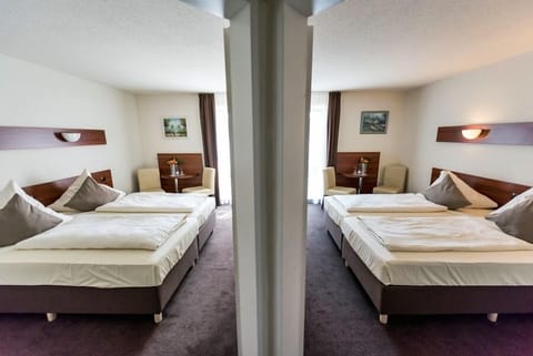 Quadruple Room | In-room safe, iron/ironing board, cribs/infant beds, free WiFi