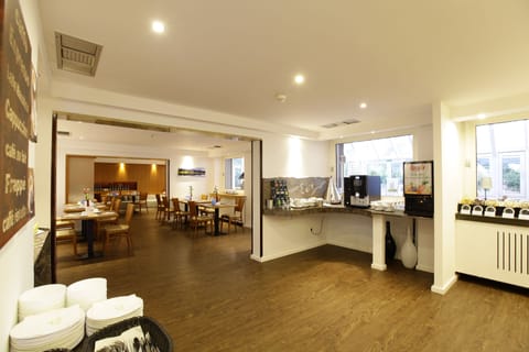 Daily buffet breakfast (EUR 17 per person)