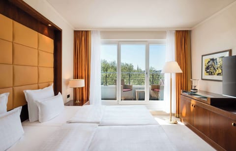 Penthouse (Suite) | Premium bedding, down comforters, minibar, in-room safe