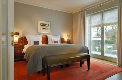 Suite | Premium bedding, pillowtop beds, minibar, in-room safe