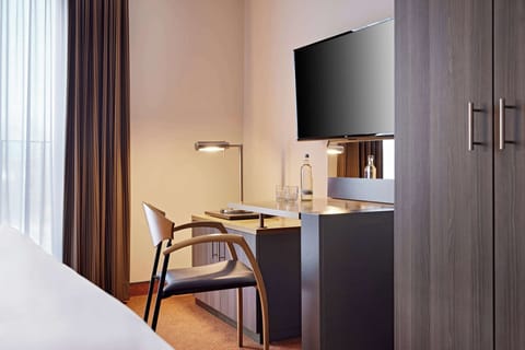 Suite, 1 Bedroom | 1 bedroom, pillowtop beds, minibar, in-room safe