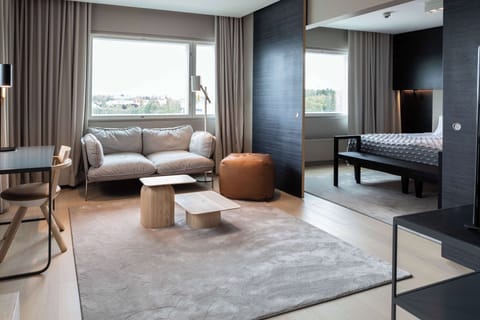 Suite (Master) | Desk, blackout drapes, soundproofing, free WiFi