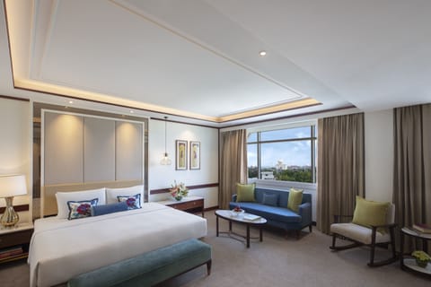 Junior Suite, 1 King Bed (Taj Mahal View) | In-room safe, desk, soundproofing, iron/ironing board