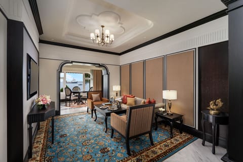 Presidential Suite | Premium bedding, down comforters, minibar, in-room safe