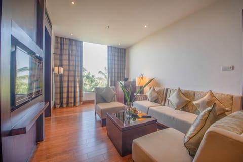 Executive Suite Room with Return Airport Transfer with 15% off on Food and Soft Beverages + Spa | Living room | 32-inch LED TV with satellite channels, TV