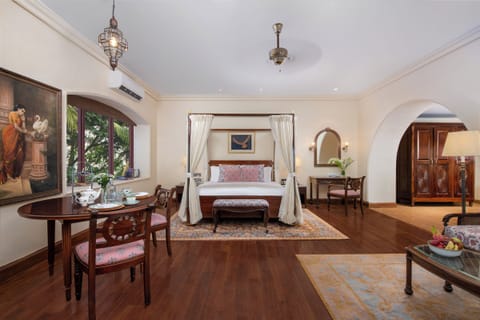 Deluxe Suite, 1 King Bed (Colonial) | Premium bedding, memory foam beds, minibar, in-room safe