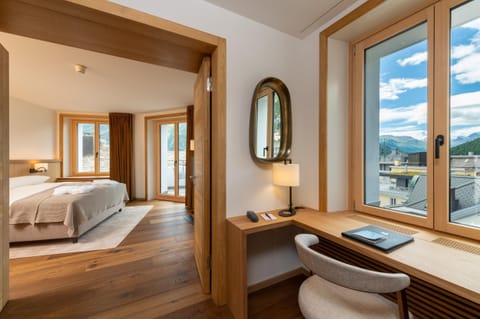 Deluxe Suite | Premium bedding, down comforters, minibar, in-room safe