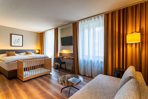 Deluxe Room | Premium bedding, down comforters, minibar, in-room safe