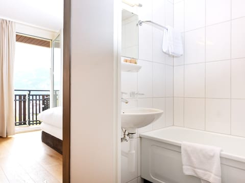 Single Room, Balcony, Mountain View (Jungfrau) | Bathroom | Combined shower/tub, deep soaking tub, hair dryer, bathrobes