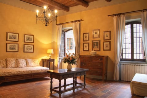 Minibar, desk, free cribs/infant beds, rollaway beds