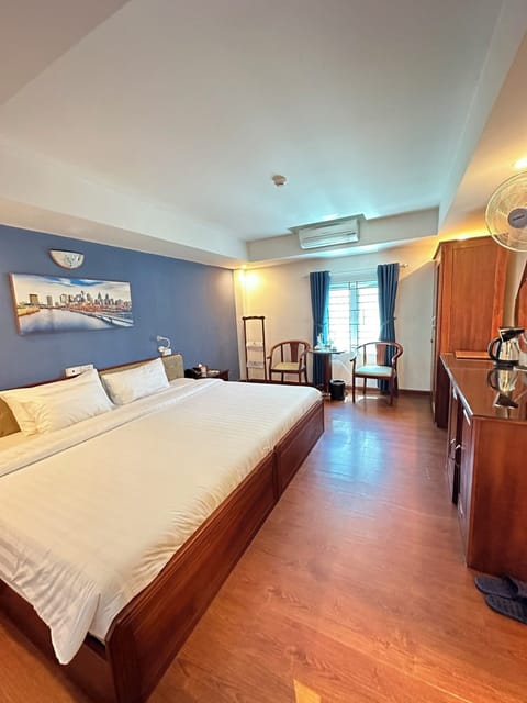 Deluxe Double Room | Minibar, in-room safe, iron/ironing board, free WiFi