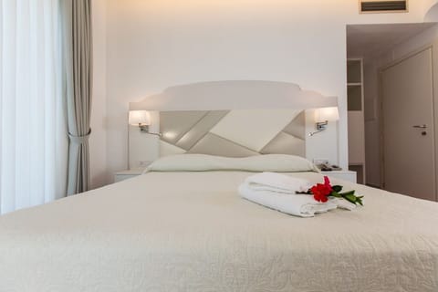 Deluxe Double Room, Balcony, Sea View | Memory foam beds, minibar, in-room safe, desk