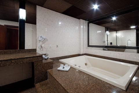 Executive Suite | Bathroom | Shower, hair dryer, towels, soap