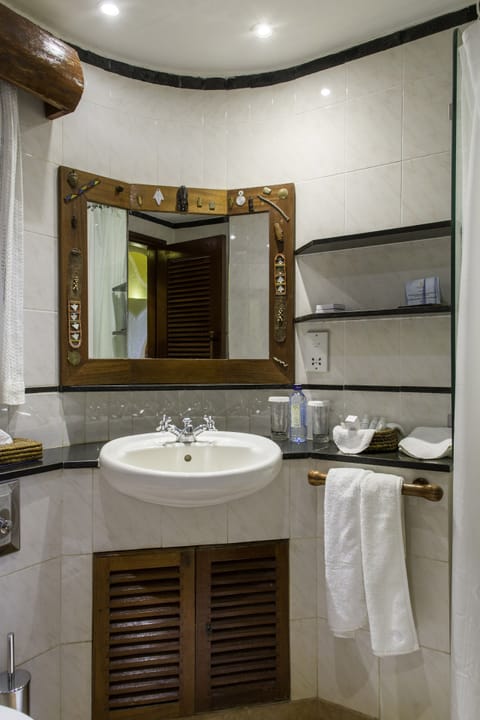 Standard Room | Bathroom sink