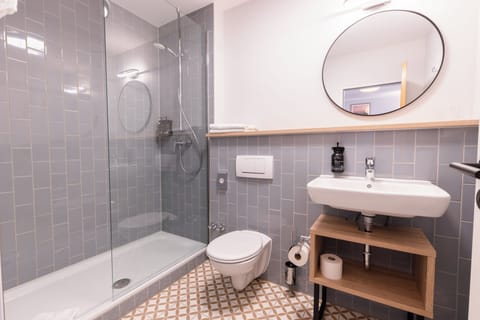 Comfort Double Room | Bathroom | Hair dryer, towels