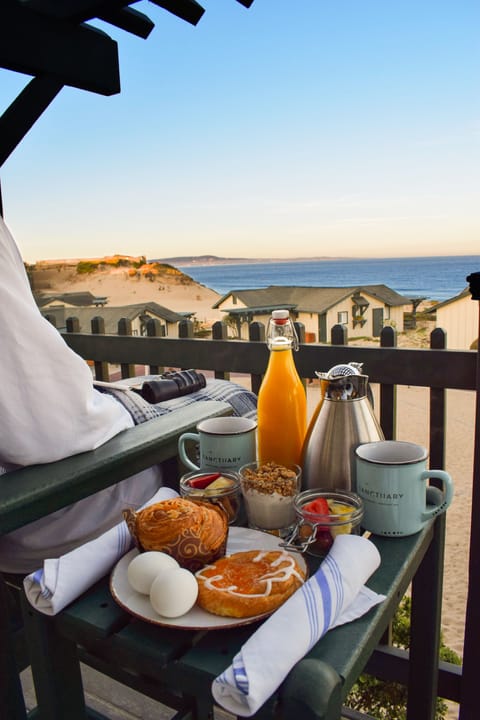 Daily cooked-to-order breakfast for a fee
