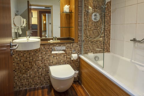 Classic Twin Room | Bathroom | Free toiletries, hair dryer, towels, soap