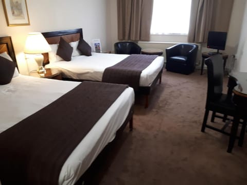 Executive Double Room | Desk, iron/ironing board, WiFi, bed sheets