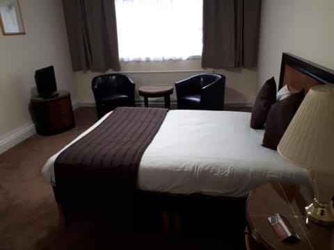 Standard Double Room | Desk, iron/ironing board, WiFi, bed sheets