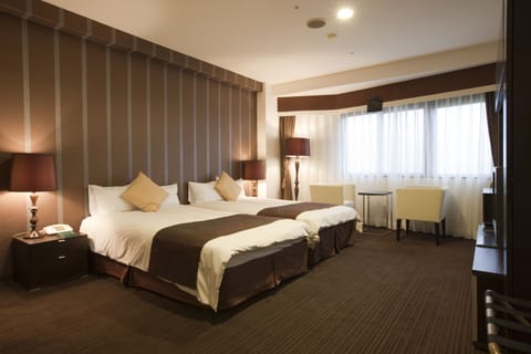 Superior Twin Room, 2 Bedrooms, Non Smoking | In-room safe, blackout drapes, free WiFi, bed sheets