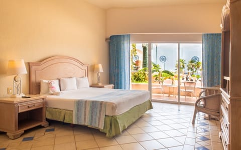 Garden View Expedia Rate | In-room safe, individually decorated, individually furnished