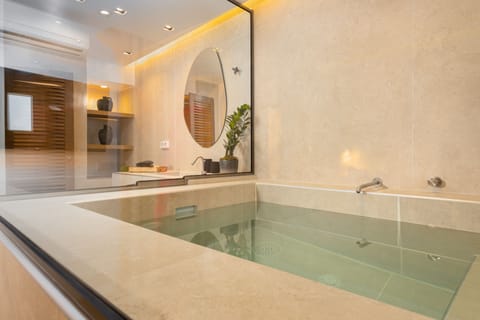 Executive Suite | Jetted tub
