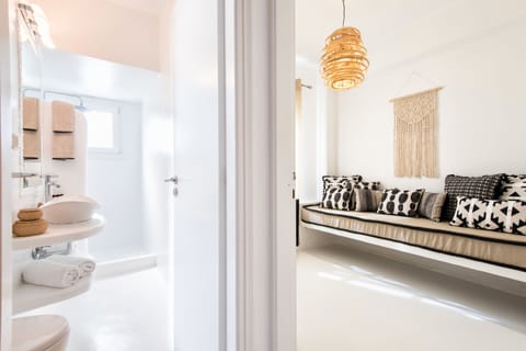 Junior Suite, 1 Bedroom | Premium bedding, pillowtop beds, minibar, in-room safe