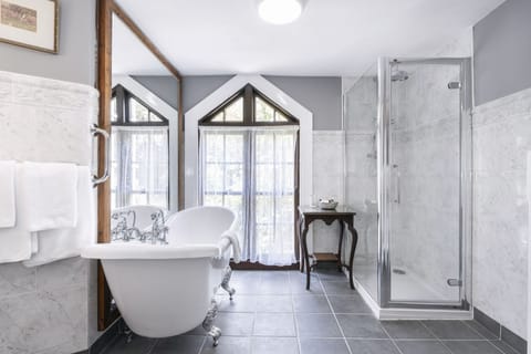 Individually furnished, iron/ironing board, free WiFi, bed sheets