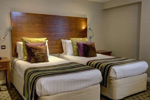 Standard Room, 2 Twin Beds, Non Smoking | Premium bedding, Select Comfort beds, in-room safe, desk