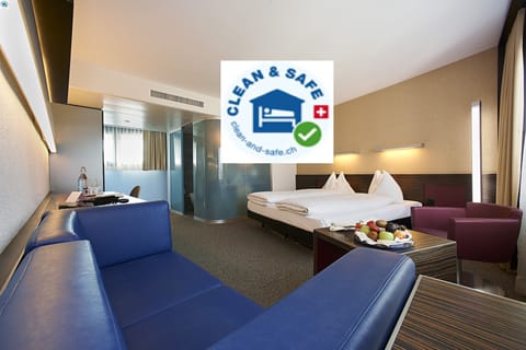 Junior Suite | Hypo-allergenic bedding, minibar, in-room safe, desk