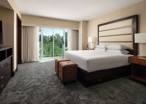 Park, Suite | Premium bedding, down comforters, pillowtop beds, minibar