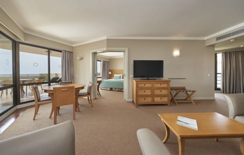 Suite | In-room safe, desk, blackout drapes, iron/ironing board