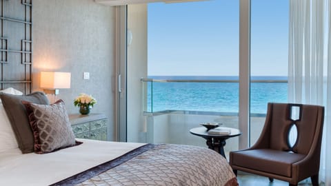 Deluxe Suite, Sea View | Premium bedding, minibar, in-room safe, desk